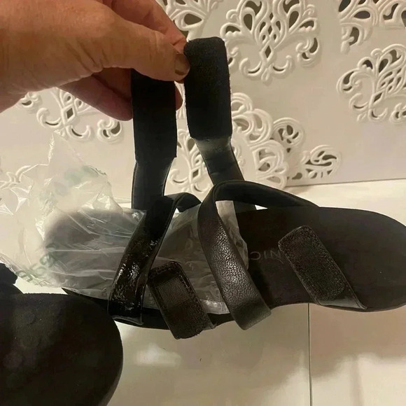 Vionic soft Sandel patent leather in great conditions - Picture 11 of 16